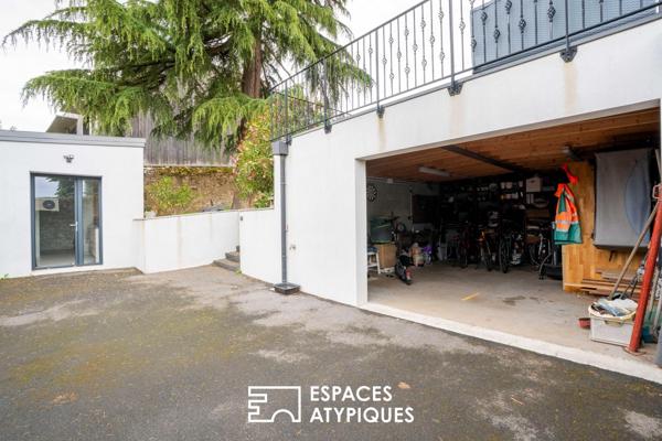 L’élégance bourgeoise au coeur d’un jardin secret avec piscine