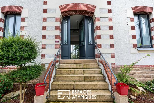 L’élégance bourgeoise au coeur d’un jardin secret avec piscine