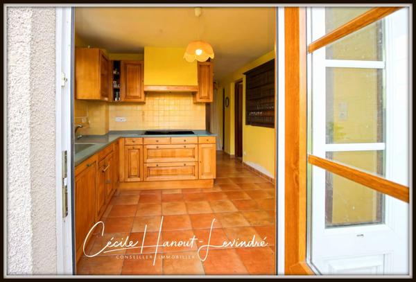 Saint-Aubin-des-Préaux (50380) ST AUBIN DES PREAUX - 5 KM de la plage de Kairon. Maison pierre 202 m² - 5 chbres - Terrain 1565 m²