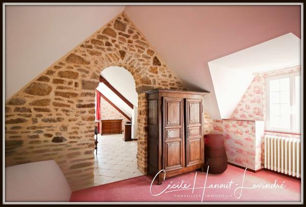 Saint-Aubin-des-Préaux (50380) ST AUBIN DES PREAUX - 5 KM de la plage de Kairon. Maison pierre 202 m² - 5 chbres - Terrain 1565 m²