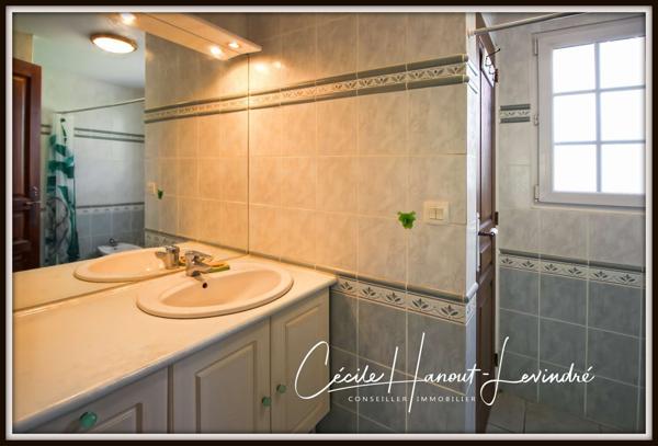 Saint-Aubin-des-Préaux (50380) ST AUBIN DES PREAUX - 5 KM de la plage de Kairon. Maison pierre 202 m² - 5 chbres - Terrain 1565 m²