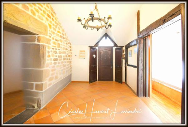 Saint-Aubin-des-Préaux (50380) ST AUBIN DES PREAUX - 5 KM de la plage de Kairon. Maison pierre 202 m² - 5 chbres - Terrain 1565 m²