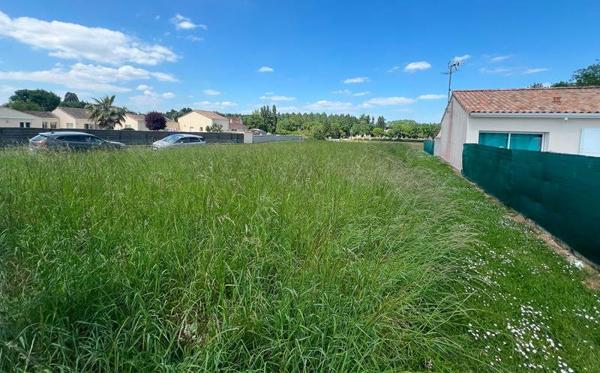Terrain à vendre |  Saint-Bonnet-sur-Gironde |  666 m²