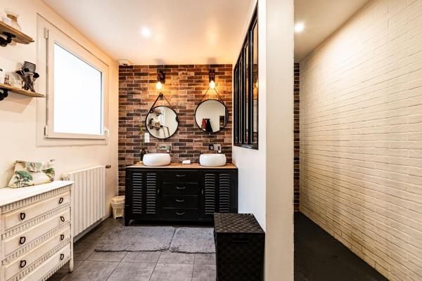 Maison 8 pièces 302 m2