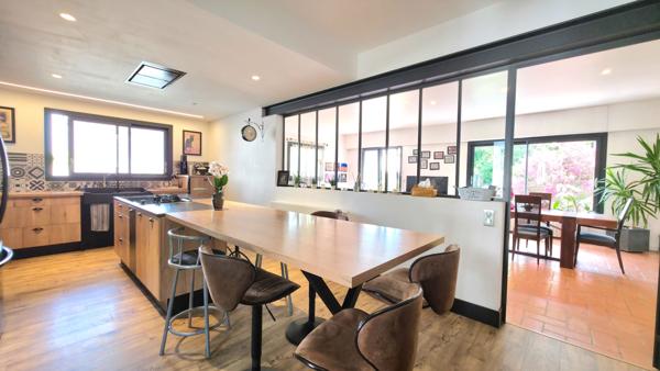 Maison 8 pièces 302 m2