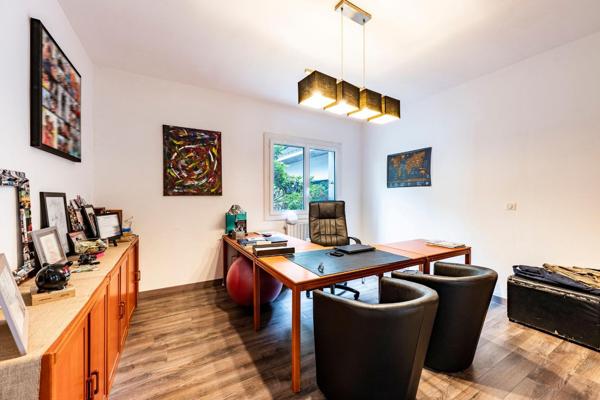 Maison 8 pièces 302 m2