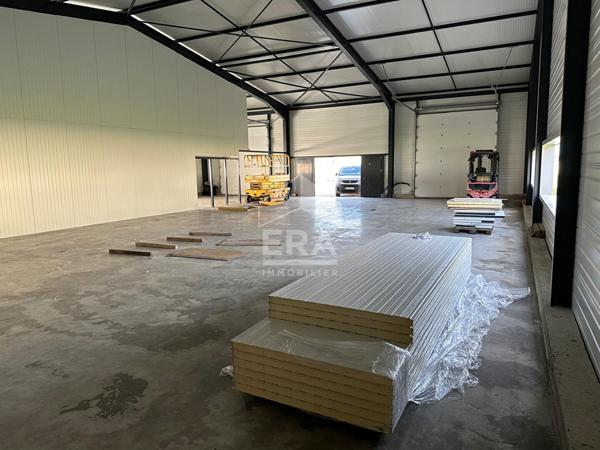 Local commercial de 396 m² sur un terrain de 5000 m² clos et sécurisé