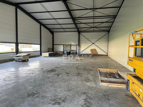 Local commercial de 396 m² sur un terrain de 5000 m² clos et sécurisé