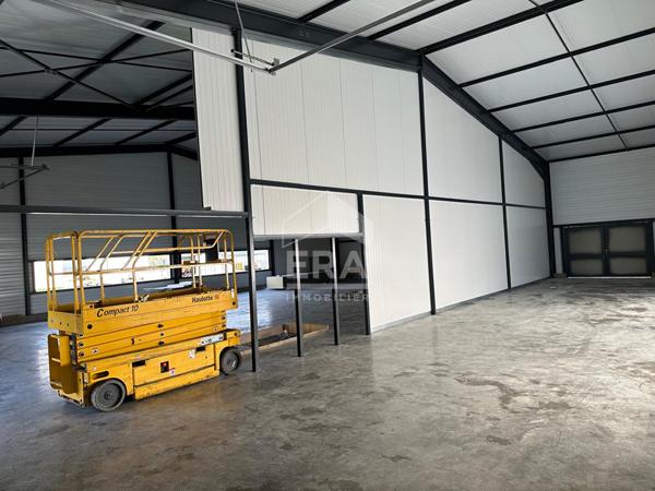 Local commercial de 396 m² sur un terrain de 5000 m² clos et sécurisé