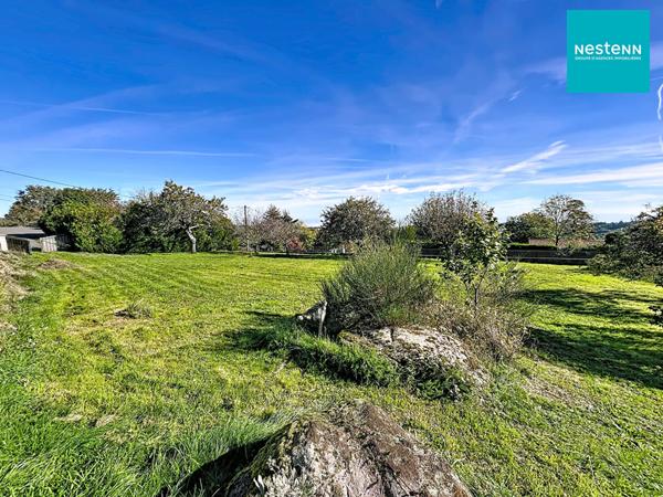 Terrain viabilisé - plat - hors lotissement - Saint Jean Soleymieux 1239 m²