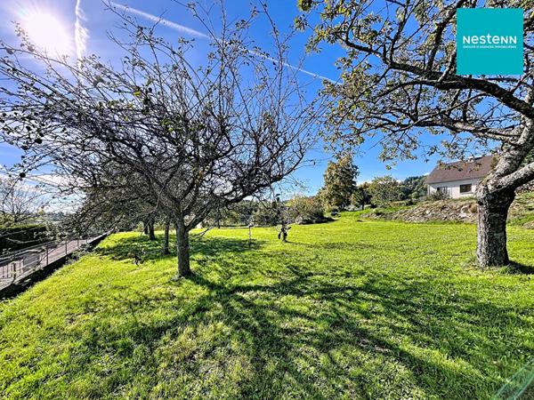 Terrain viabilisé - plat - hors lotissement - Saint Jean Soleymieux 1239 m²