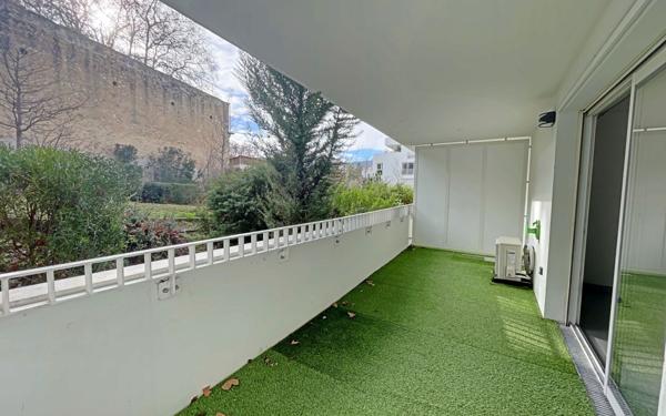 Appartement à louer    3 pièces •  Marseille 8