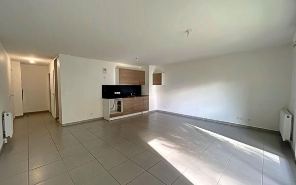 Appartement à louer    3 pièces •  Marseille 8