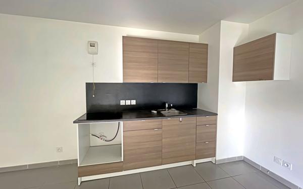 Appartement à louer    3 pièces •  Marseille 8