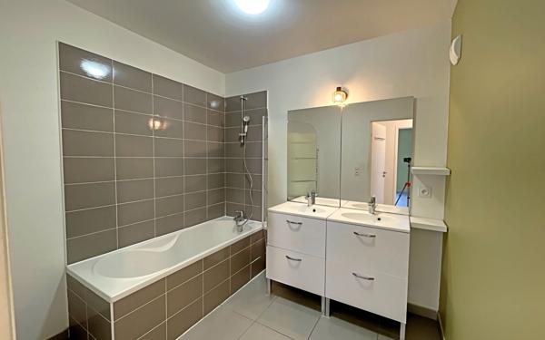 Appartement à louer    3 pièces •  Marseille 8