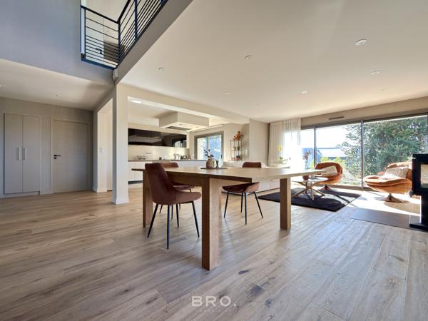 VANNES – MAISON DE CARACTÈRE RÉNOVÉE – 192 M² – 4 CHAMBRES – 2 000 M² DE TERRAIN
