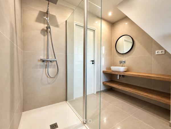 VANNES – MAISON DE CARACTÈRE RÉNOVÉE – 192 M² – 4 CHAMBRES – 2 000 M² DE TERRAIN