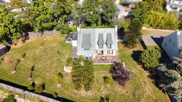 VANNES – MAISON DE CARACTÈRE RÉNOVÉE – 192 M² – 4 CHAMBRES – 2 000 M² DE TERRAIN