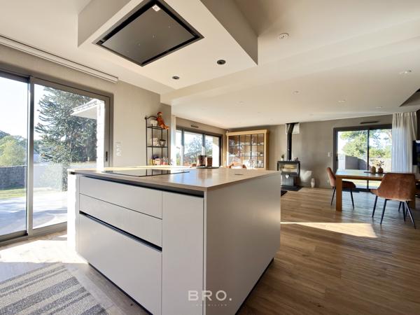VANNES – MAISON DE CARACTÈRE RÉNOVÉE – 192 M² – 4 CHAMBRES – 2 000 M² DE TERRAIN