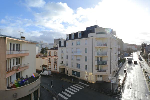 Spacieux trois pièces quartier mairie