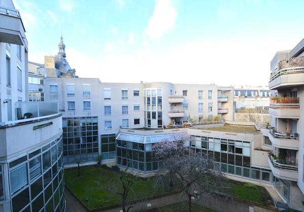 Spacieux trois pièces quartier mairie