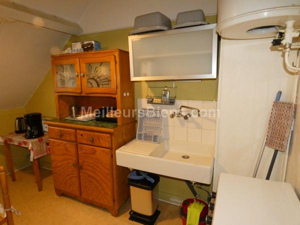 Appartement T1 lumineux au 3eme étage avec chambre dans petite coproprièté.