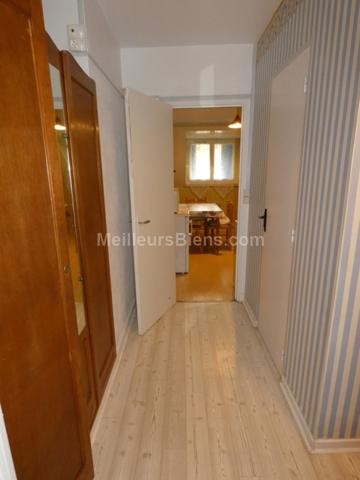 Appartement T1 lumineux au 3eme étage avec chambre dans petite coproprièté.