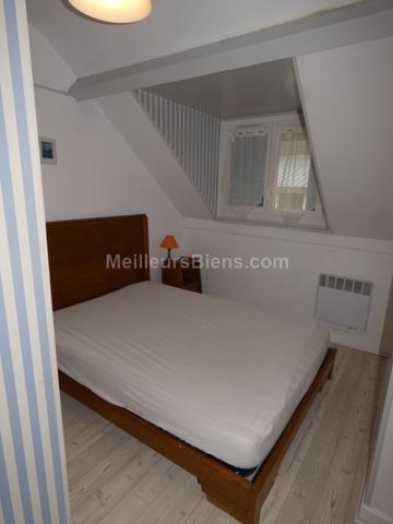 Appartement T1 lumineux au 3eme étage avec chambre dans petite coproprièté.