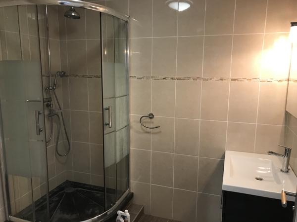 STUDIO en RDC de 26,5m² - CAVE et PARKING