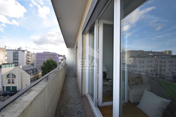 2 PIECES TRES LUMINEUX EN PARFAIT ETAT AVEC BALCON