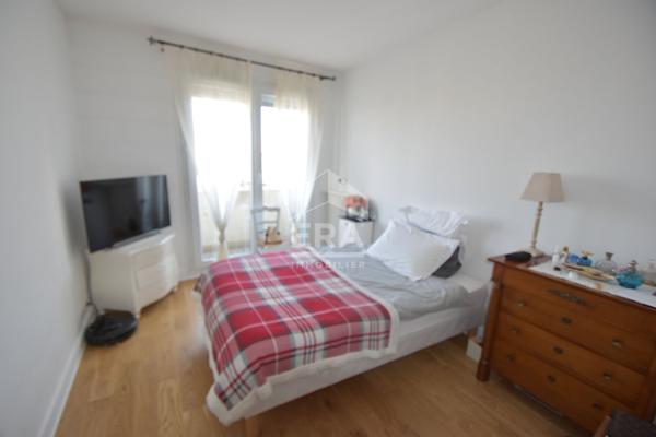 2 PIECES TRES LUMINEUX EN PARFAIT ETAT AVEC BALCON