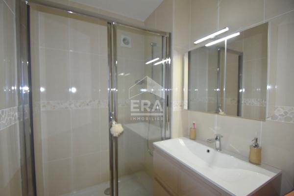 2 PIECES TRES LUMINEUX EN PARFAIT ETAT AVEC BALCON