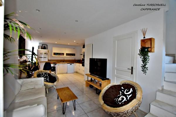 CARQUEIRANNE (83) - RARE - MAISON DE 55 M² - 2 CHAMBRES - TERRASSE ET TERRAIN PLAT AU GRAND CALME