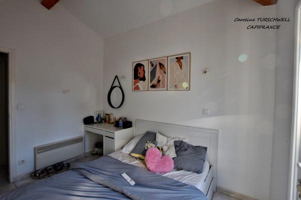 CARQUEIRANNE (83) - RARE - MAISON DE 55 M² - 2 CHAMBRES - TERRASSE ET TERRAIN PLAT AU GRAND CALME