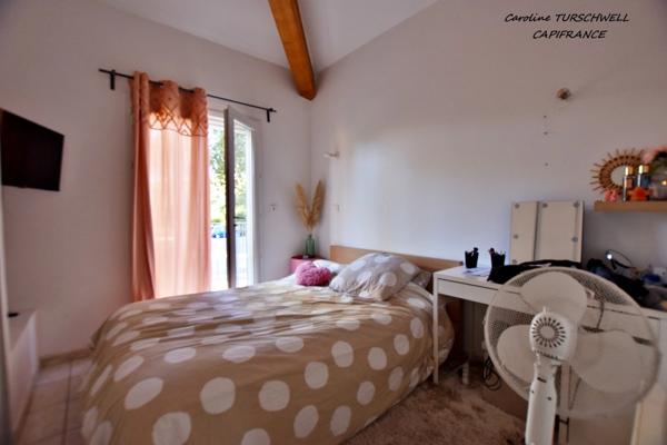 CARQUEIRANNE (83) - RARE - MAISON DE 55 M² - 2 CHAMBRES - TERRASSE ET TERRAIN PLAT AU GRAND CALME