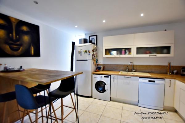 CARQUEIRANNE (83) - RARE - MAISON DE 55 M² - 2 CHAMBRES - TERRASSE ET TERRAIN PLAT AU GRAND CALME