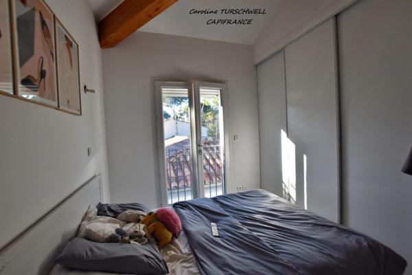 CARQUEIRANNE (83) - RARE - MAISON DE 55 M² - 2 CHAMBRES - TERRASSE ET TERRAIN PLAT AU GRAND CALME