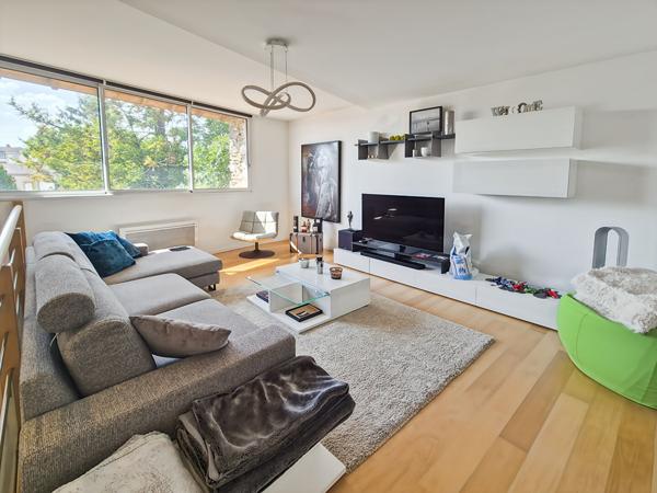 Maison sur 2 niveaux 131.71 m2 habitables + garage