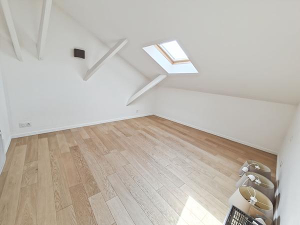 Maison sur 2 niveaux 131.71 m2 habitables + garage