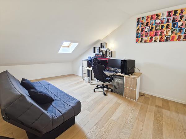 Maison sur 2 niveaux 131.71 m2 habitables + garage
