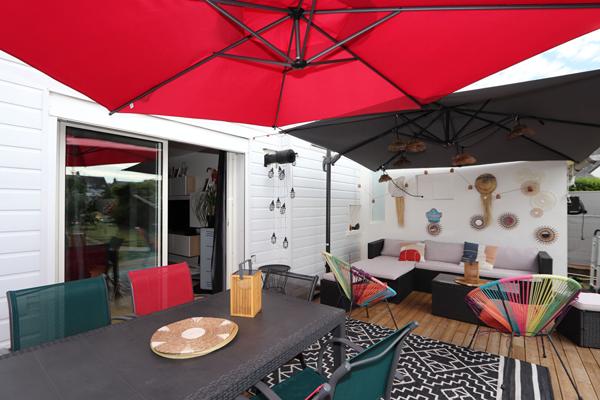 Spacieuse maison familiale familiale avec 5 chambres, jardin et garage.