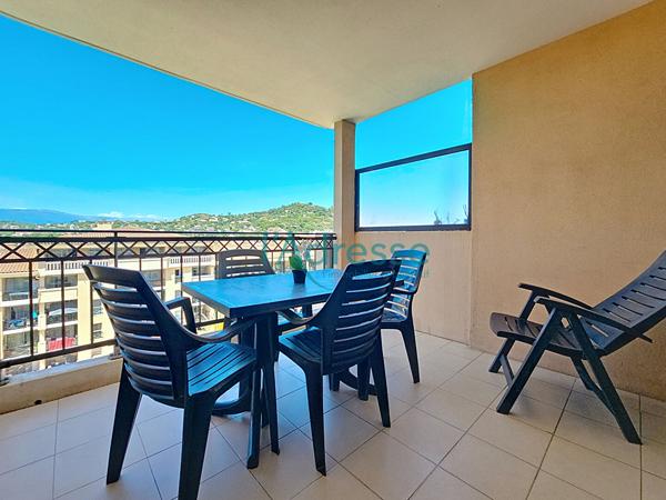 DERNIER ETAGE 2 pièces 28m2 avec Parking!