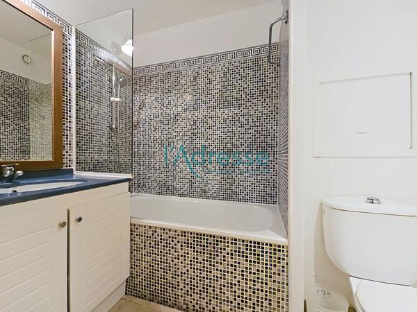 DERNIER ETAGE 2 pièces 28m2 avec Parking!