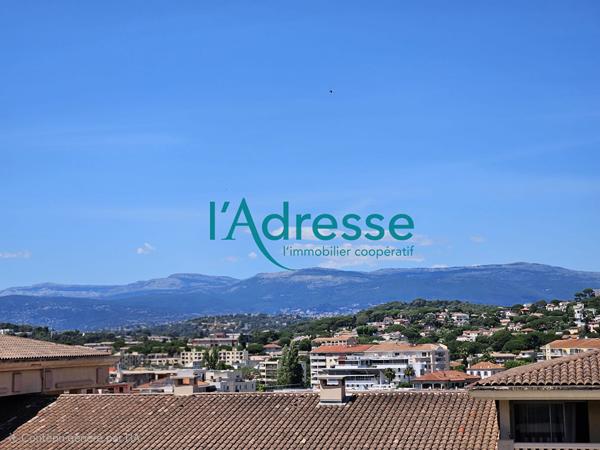 DERNIER ETAGE 2 pièces 28m2 avec Parking!
