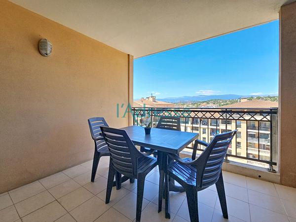 DERNIER ETAGE 2 pièces 28m2 avec Parking!