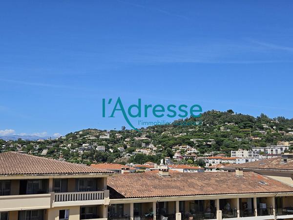DERNIER ETAGE 2 pièces 28m2 avec Parking!