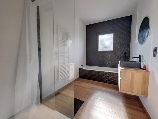 La Teste de Buch, Maison 5 pièces de 180 m2, piscine, terrasse, parcelle de 870 m2 !