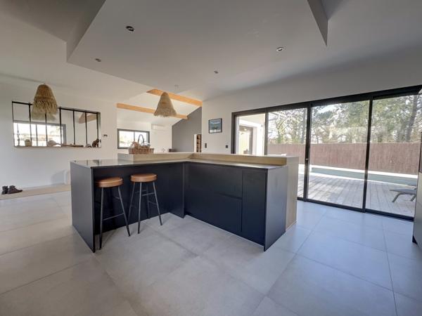 La Teste de Buch, Maison 5 pièces de 180 m2, piscine, terrasse, parcelle de 870 m2 !