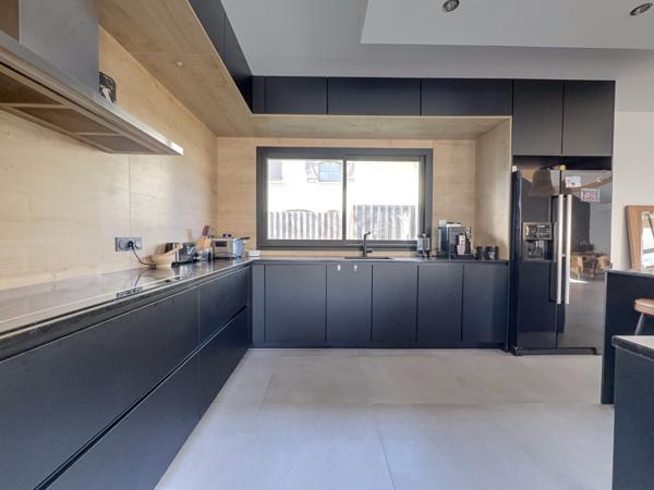 La Teste de Buch, Maison 5 pièces de 180 m2, piscine, terrasse, parcelle de 870 m2 !
