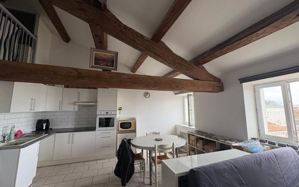 Appartement à louer    1 pièce •  Marennes